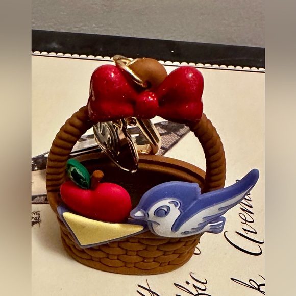 Bath & Body Works Accessories - Bath & Body Works Snow White Pocketbac Holder